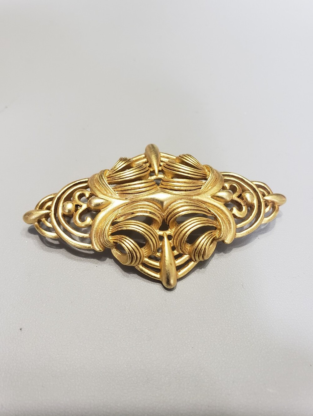 Oscar De La Renta Vintage Ornate Satin Gold-Tone Filigree Brooch
